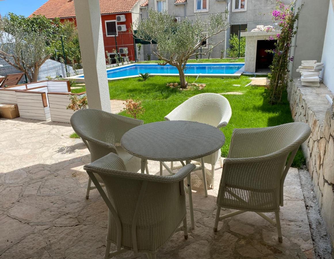 Villa Mediterra Garden & Pool Bol Exterior foto